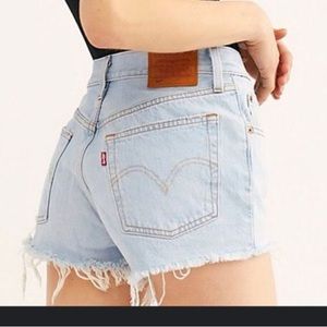Levi's 501 HIGH RISE WOMEN'S SHORTS | Size 28